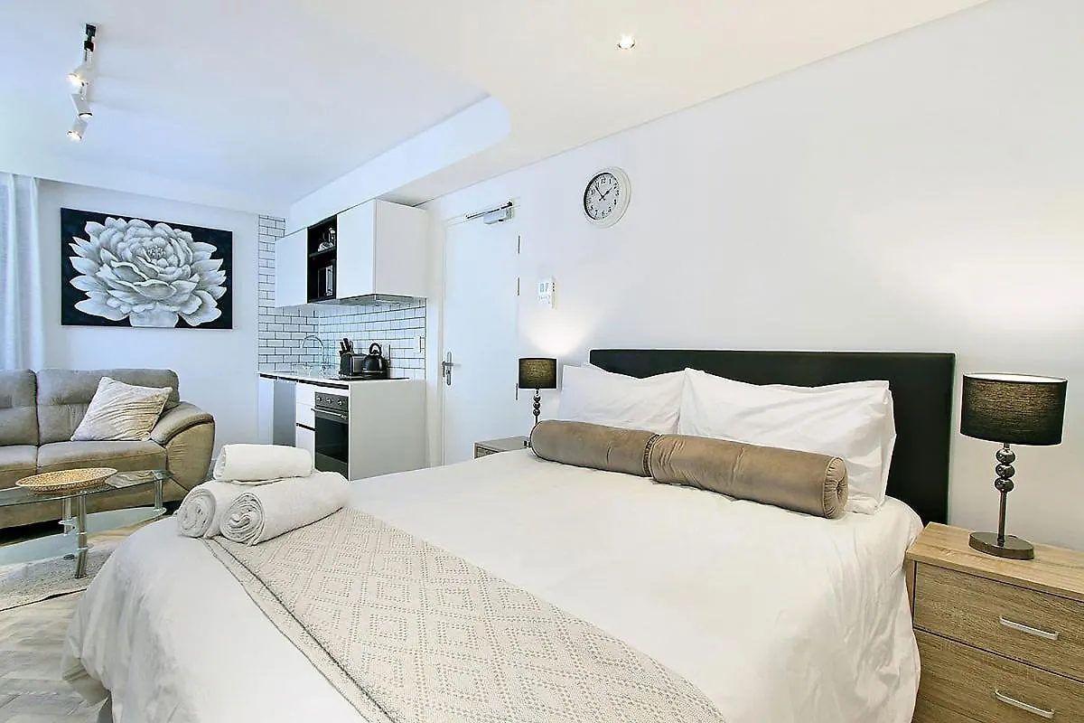 Tuynhuys Self Catering Studio Apartments ケープタウン