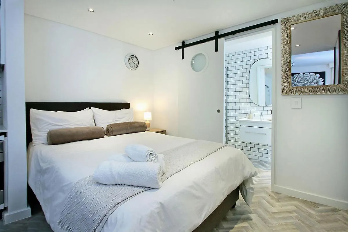 Tuynhuys Self Catering Studio Apartments ケープタウン
